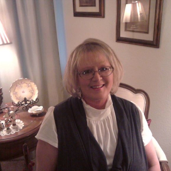 Meet your Posher, Debra - Picture 1 of 1